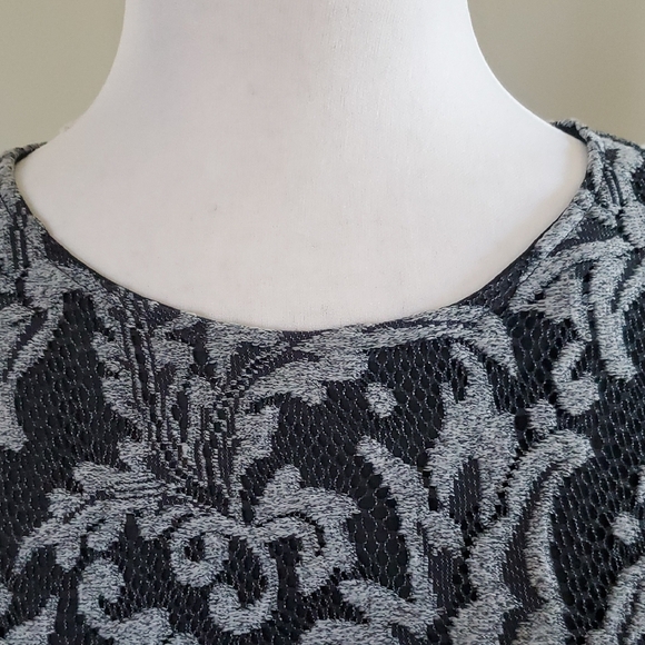 Ann Taylor Elegant Black and Gray Floral Women's Top - Picture 8 of 15